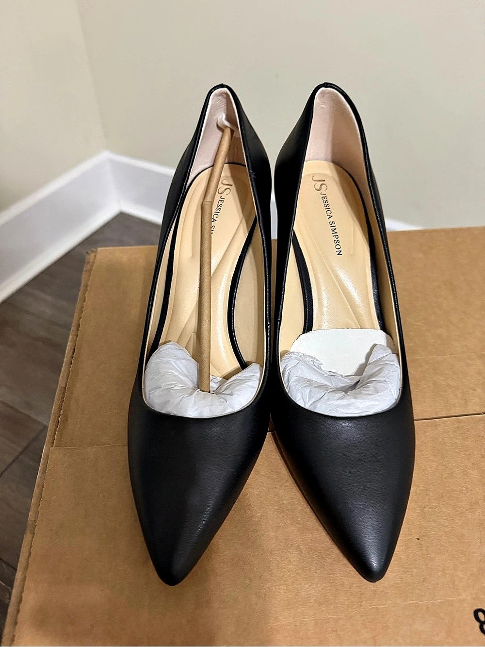 Jessica Simpson Welica Classic Pump Pointed-Toe Heels in Black